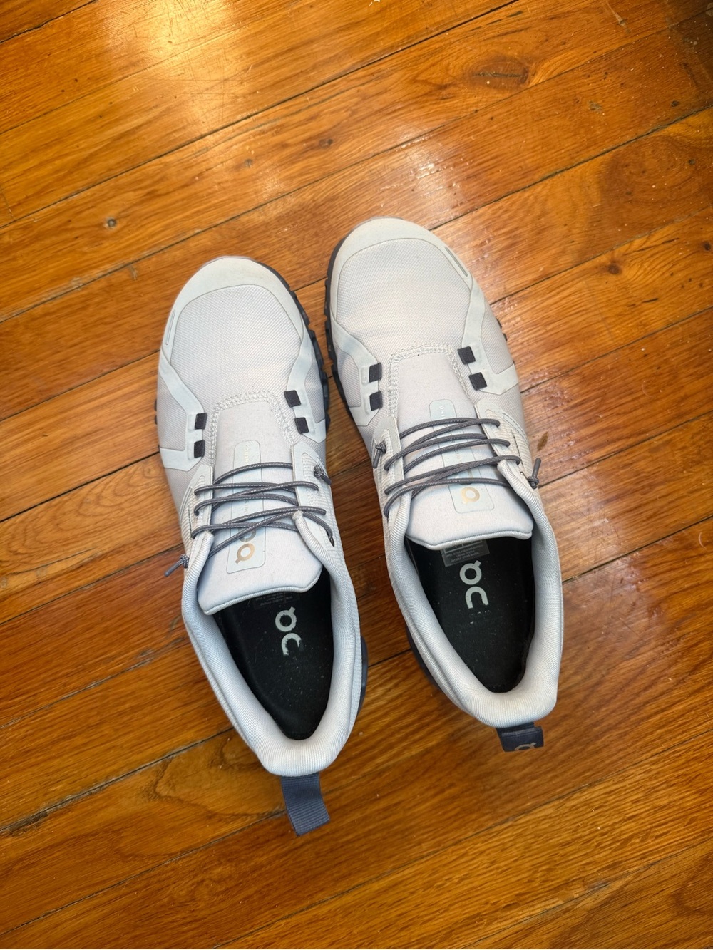 On cloud 6 waterproof heather metal size 9  Sneakers
